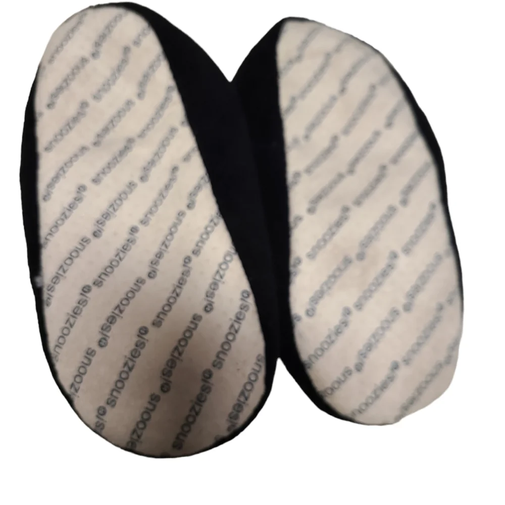 Snoozies elephant slippers - Picture 5 of 7